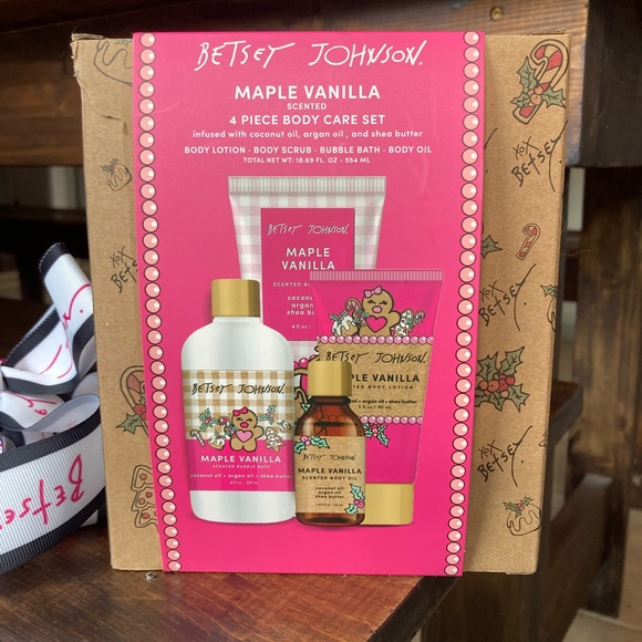 Betsey Johnson 4 pc Body Care Set Maple Vanilla - New In Box - Gift Set Box - Picture 2 of 11